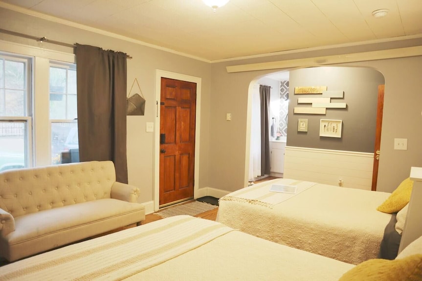 Cozy Hideaway On Main, Farmhouse Unit - Deadwood, SD