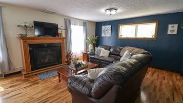 Smart TV, fireplace, DVD player