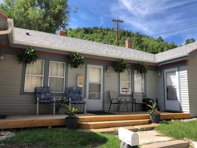 Peaceful Hideaway on Main, BH Adventure Unit