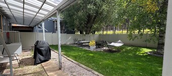 Rare Hideaway on Main, Retro unit