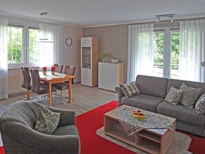 Tv och ett bordtennisbord