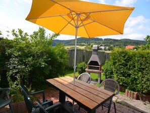 Outdoor dining - Stylish apartment in Stormbruch with garden (Diemelsee-Stormbruch)