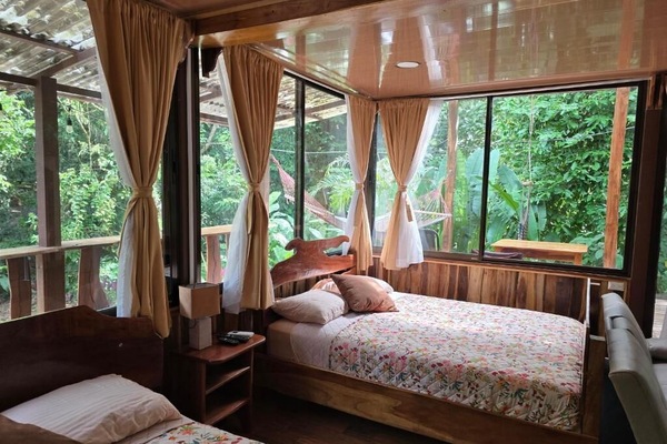 Soundproofing, free WiFi, bed sheets