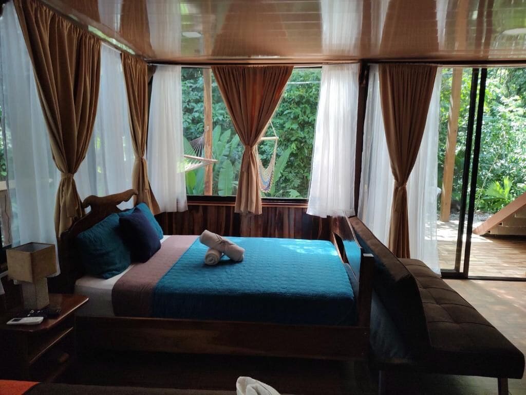 Sistema de insonorización, wifi gratis, ropa de cama