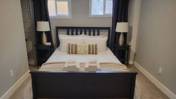 3 bedrooms, iron/ironing board, WiFi, bed sheets