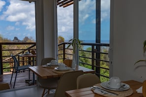 Free daily buffet breakfast - Pousada Mar em Mim (Fernando de Noronha)