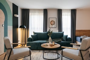Decoración personalizada, muebles diferentes y escritorio 