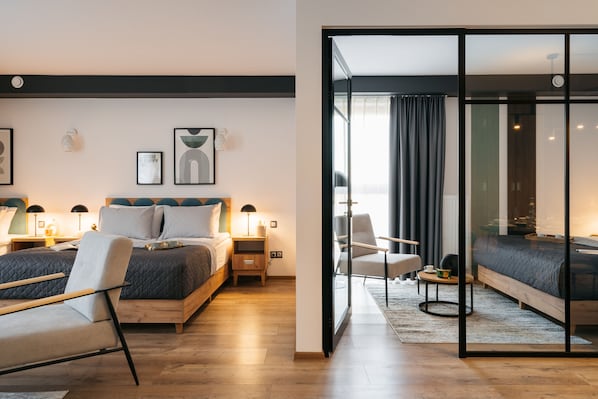 Individueel gedecoreerd, individueel gemeubileerd, een bureau