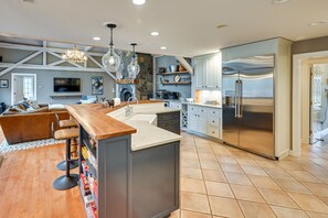 Fridge, microwave, stovetop, dishwasher - Monterey Home w/ Hot Tub, Pool & Game Room! (Monterey)