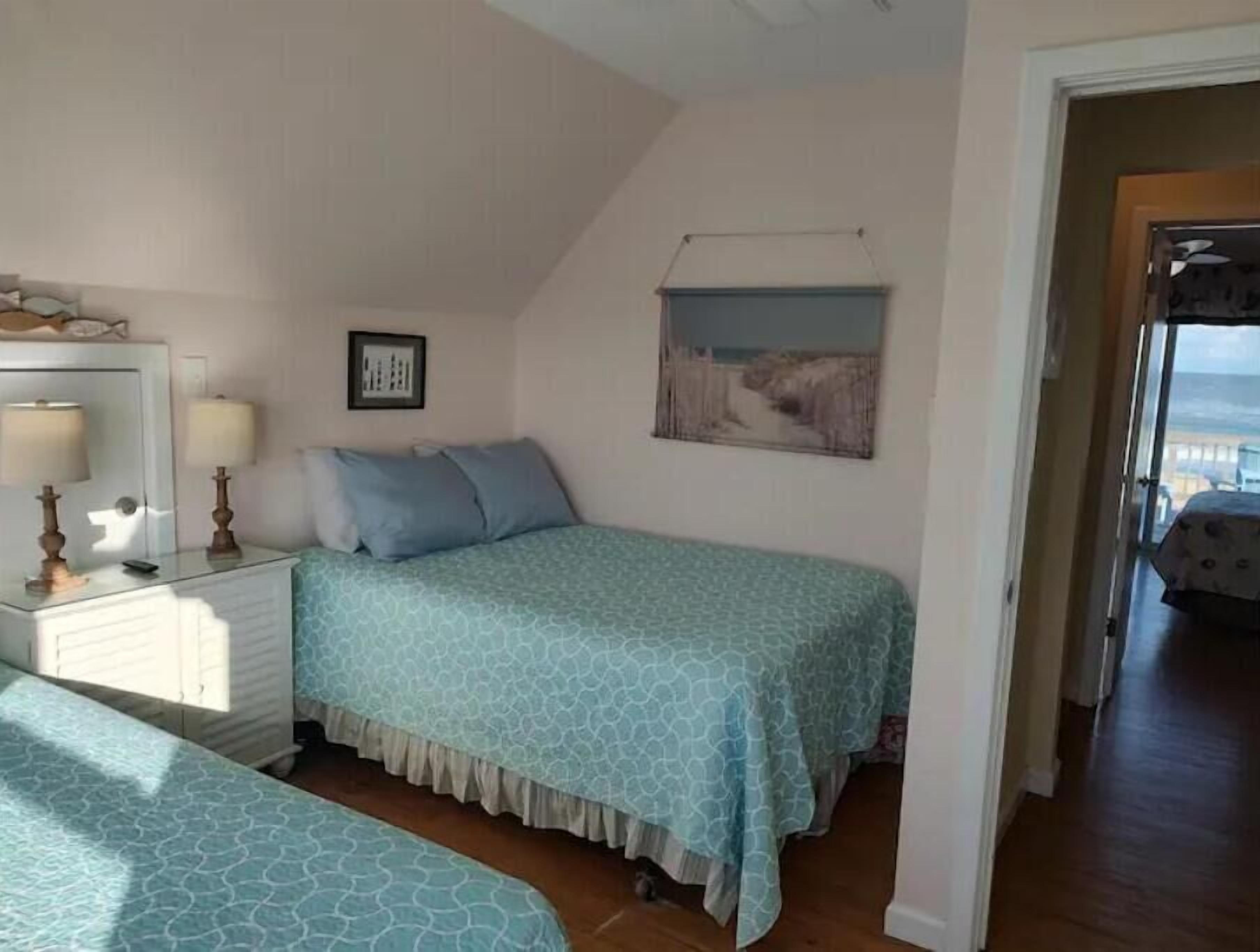 3 bedrooms, iron/ironing board, travel crib, free WiFi