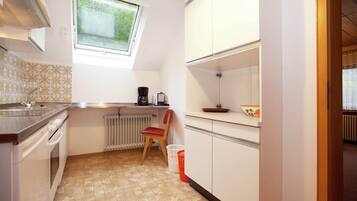 Fridge, oven, stovetop, highchair