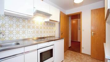 Fridge, oven, stovetop, highchair