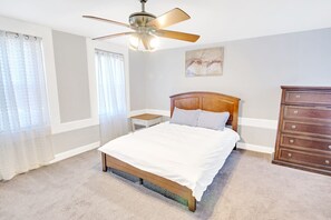 4 chambres, bureau, fer et planche à repasser, accès au Wi-Fi (inclus)