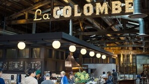 A busy café interior with a prominent sign reading "La Colombie". - Northern Liberties Epic Retreat-Huge Yard/Fire Pit (Philadelphia)
