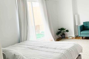 4 bedrooms, desk, iron/ironing board, free WiFi