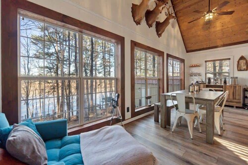 Sunset Escape, Waterfront, Sleeps 6, Fishing, 2 Kayaks, Games, + Firepit!