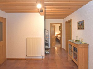 1 dormitori, planxa i posts de planxar i wifi