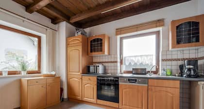 Maison de vacances idyllique avec la forĂȘt dans les environs