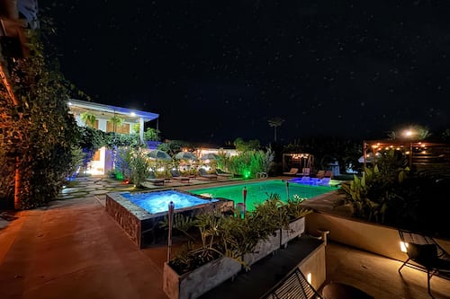 Outdoor pool, sun loungers