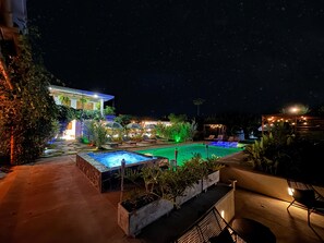 Außenpool, Liegestühle