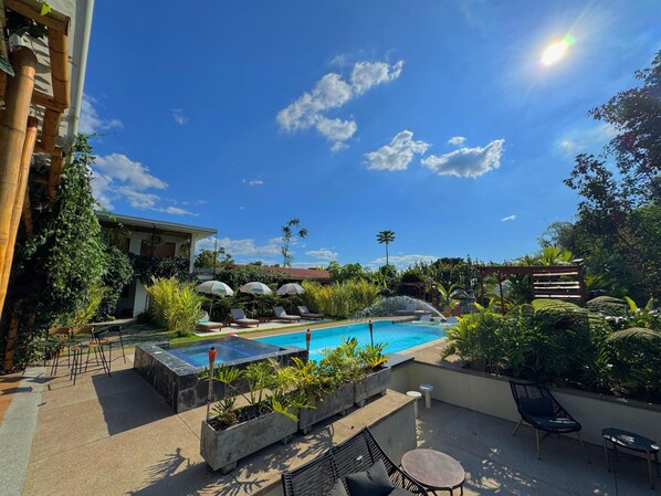 Außenpool, Liegestühle