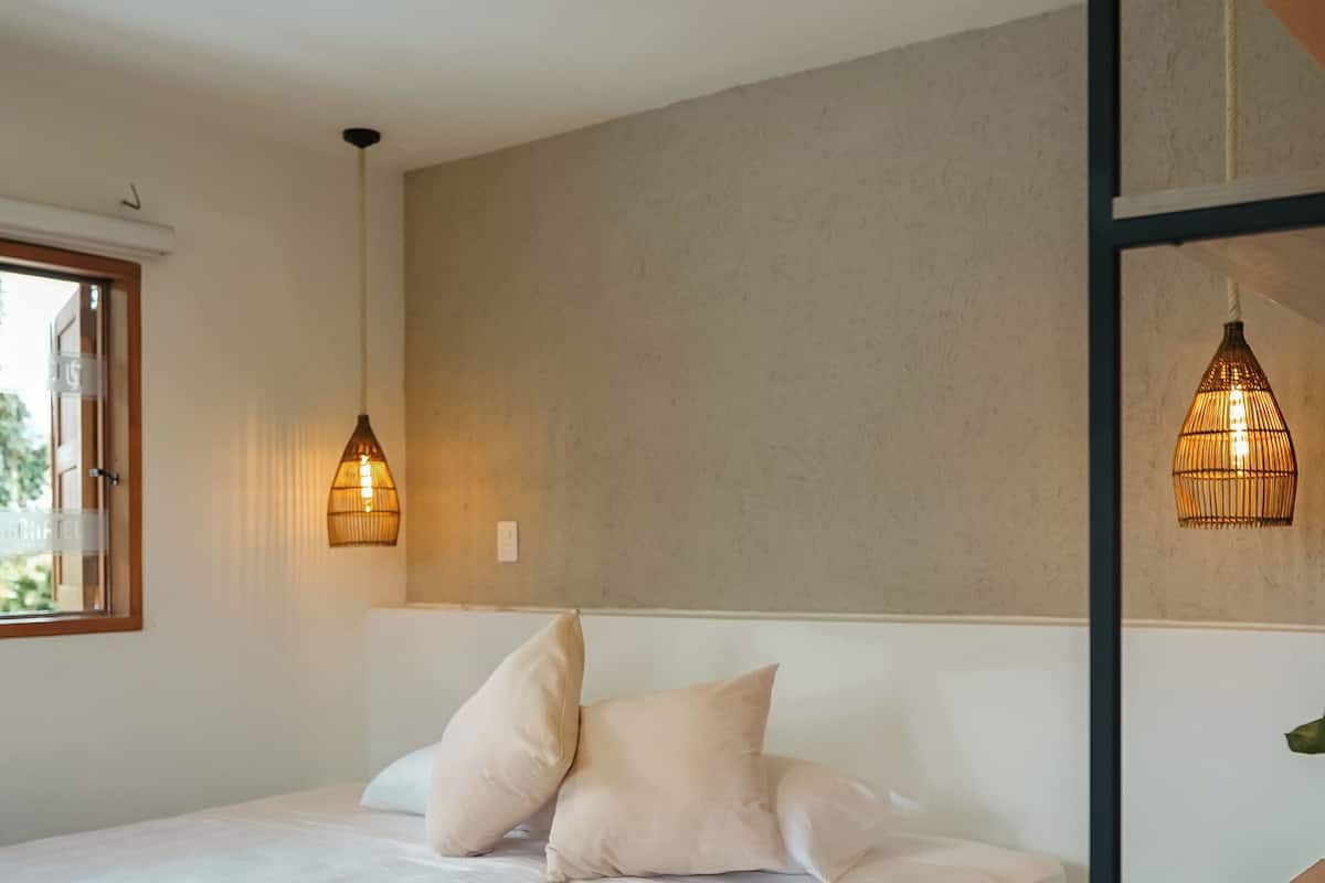 Deluxe kamer, 1 slaapkamer | 1 slaapkamer, een bureau, een laptopwerkplek, gratis wifi