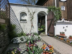 المنطقة المحيطة بالمنشأة