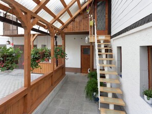 المنشأة من الداخل