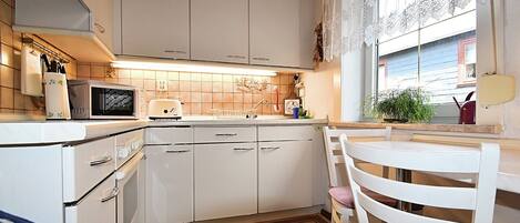 Fridge, microwave, oven, coffee/tea maker