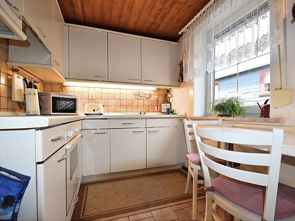 Fridge, microwave, oven, coffee/tea maker
