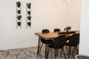 Dining - Teton Bungalow (Cheyenne)