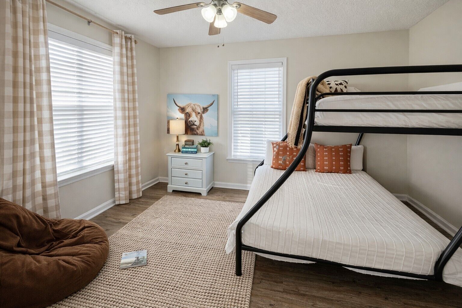 4 bedrooms, iron/ironing board, travel cot, free WiFi