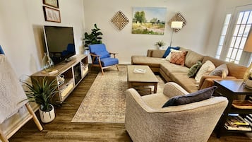 Smart-TV, Kamin, Bücher