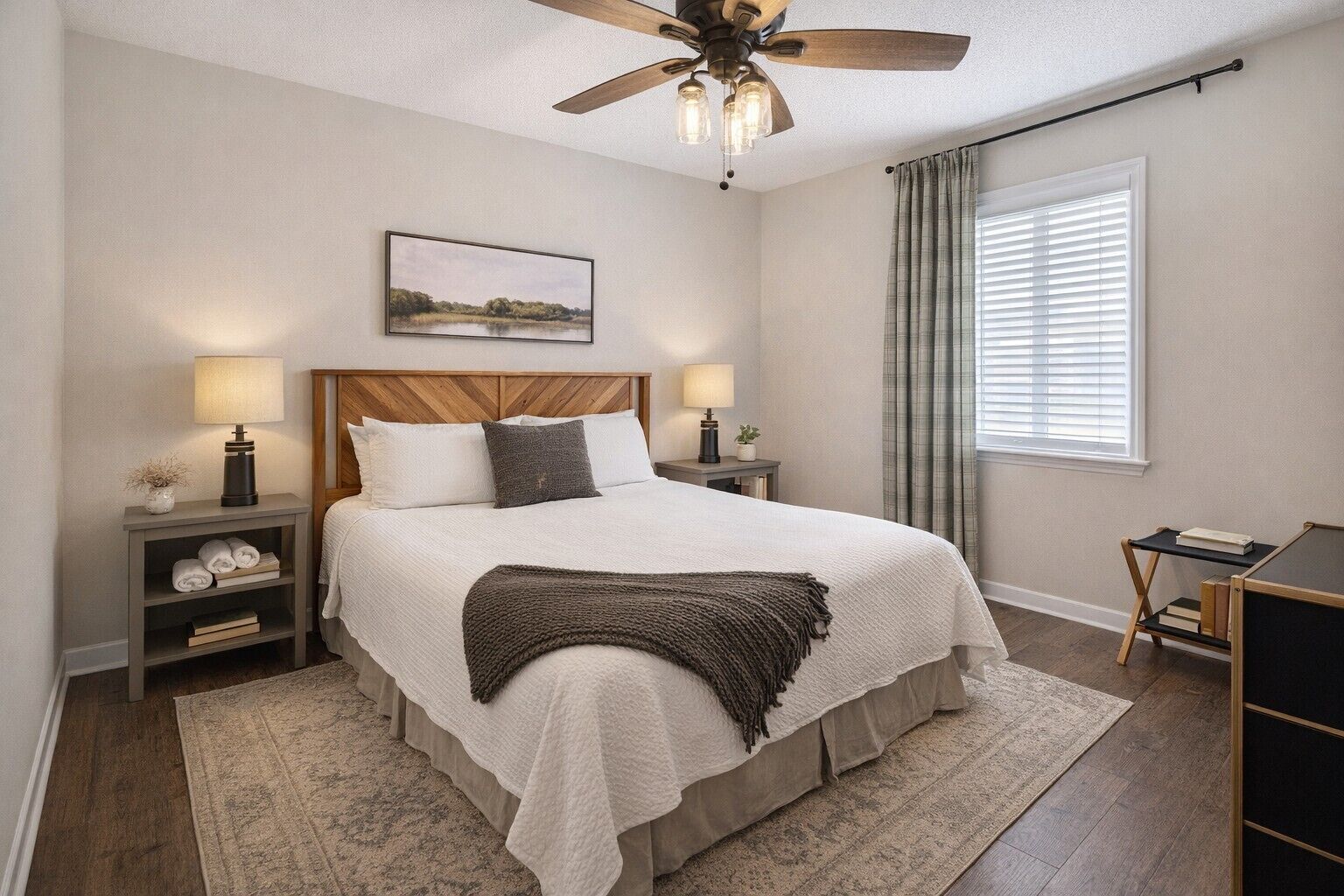 4 habitaciones, tabla de planchar con plancha y cuna de viaje 