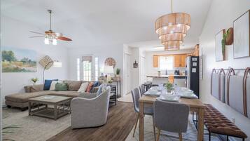 Smart-TV, Kamin, Bücher