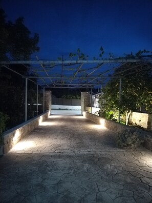 Exclusive Room, 2 Single Beds | Terrace/patio - Litsas House Platanias (Skiathos)