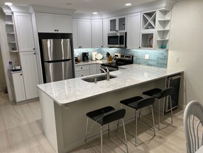 Private kitchen - Longboat Key 1st Floor 2 bed/2 bath, Bayside Recreation-Beach Across the Street (Longboat Key)