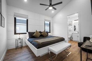 7 bedrooms, iron/ironing board, travel cot, free WiFi - Spacious Brand New Home! Lots of courtyard space and fun for all. (Hurricane)