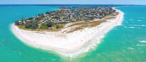 Beach nearby, sun loungers, beach towels