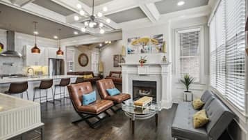 Smart TV, fireplace