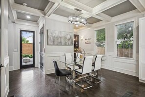 Dining - Castle House with Rooftop Views in Old Forth Ward Atlanta (Atlanta)