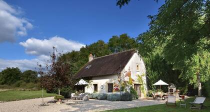Holiday Home in Le Châtelet with Pool