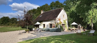 Holiday Home in Le Châtelet with Pool