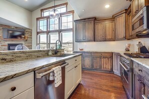 Cookware/dishes/utensils