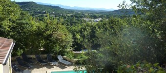 Villa med privat basseng og panoramautsikt