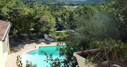 Villa avec piscine privée et vue panoramique