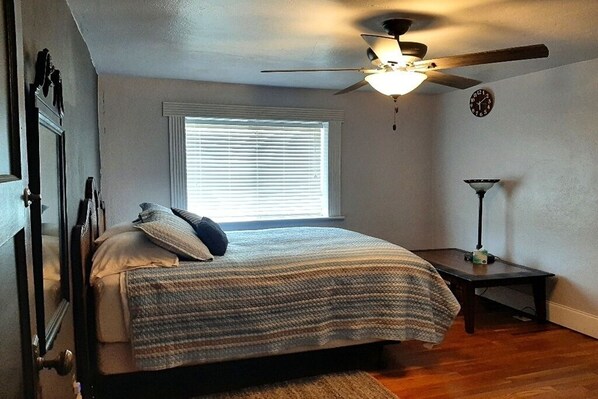 1 chambre, bureau, fer et planche à repasser, accès au Wi-Fi (inclus)