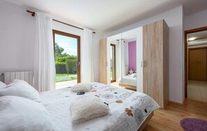 4 Schlafzimmer, Bügeleisen/Bügelbrett, Reisekinderbett, kostenloses WLAN