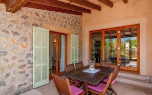 Outdoor dining - Villa 'Es Romagueral' with Mountain View, Private Pool and Wi-Fi (Artà)