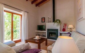 TV, fireplace, stereo - Villa 'Es Romagueral' with Mountain View, Private Pool and Wi-Fi (Artà)